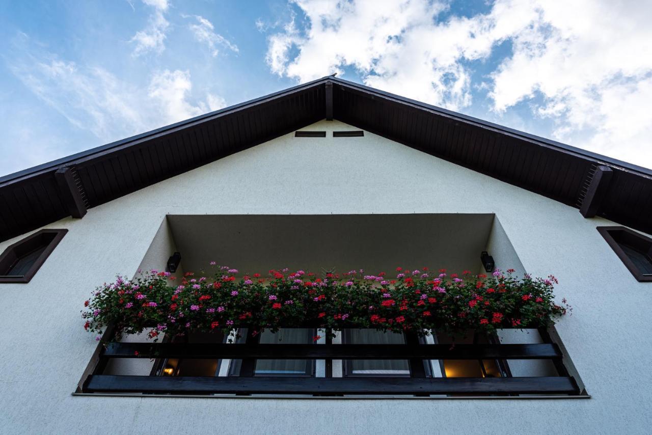 K'Raman Hotel Ramnicu Valcea Bagian luar foto