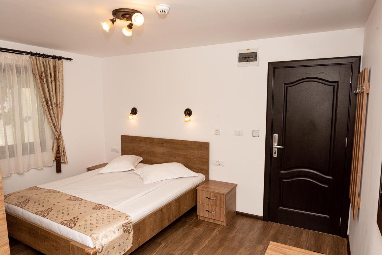 K'Raman Hotel Ramnicu Valcea Bagian luar foto