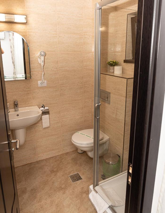 K'Raman Hotel Ramnicu Valcea Bagian luar foto