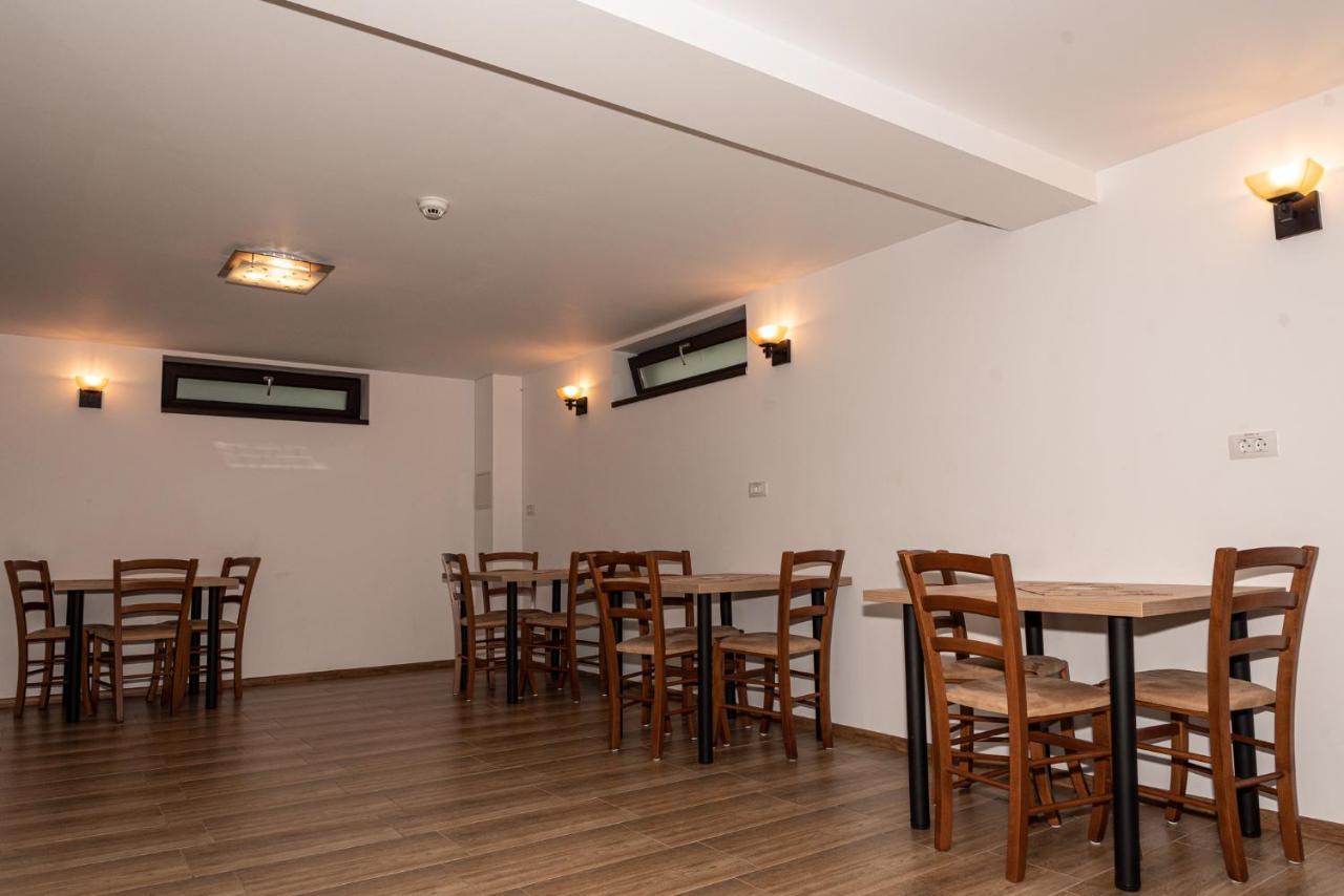 K'Raman Hotel Ramnicu Valcea Bagian luar foto